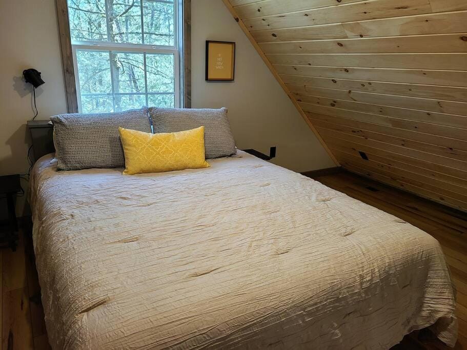 Bed, Photo of the whole room