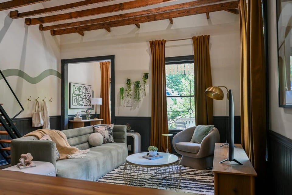 Yellow Brick Road Apartment in Atlanta