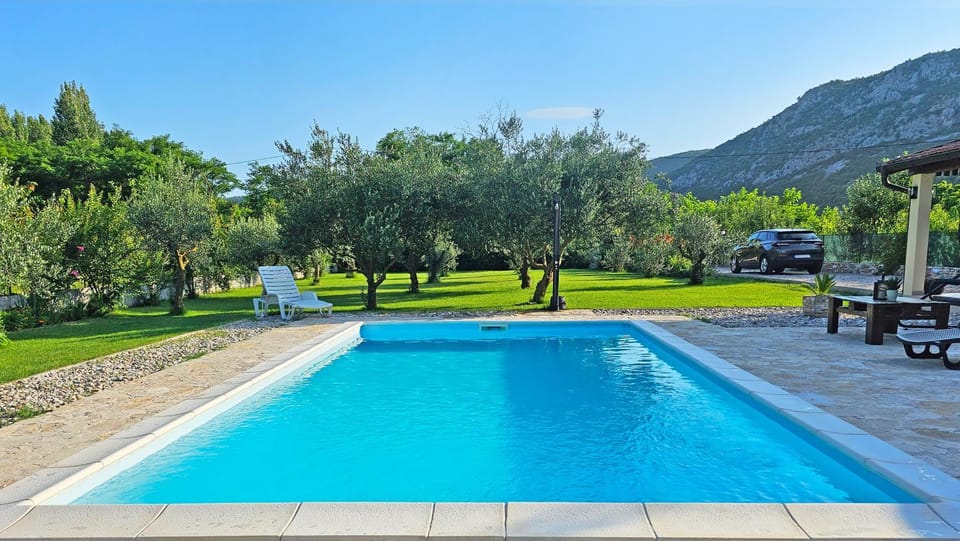 Garden, Garden view, Mountain view, Pool view, Swimming pool, sunbed