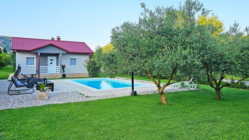 Property building, Patio, Garden, Garden view, Pool view, Swimming pool