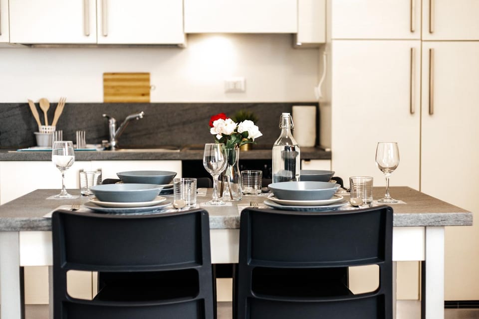 Kitchen or kitchenette, Dining area, stove