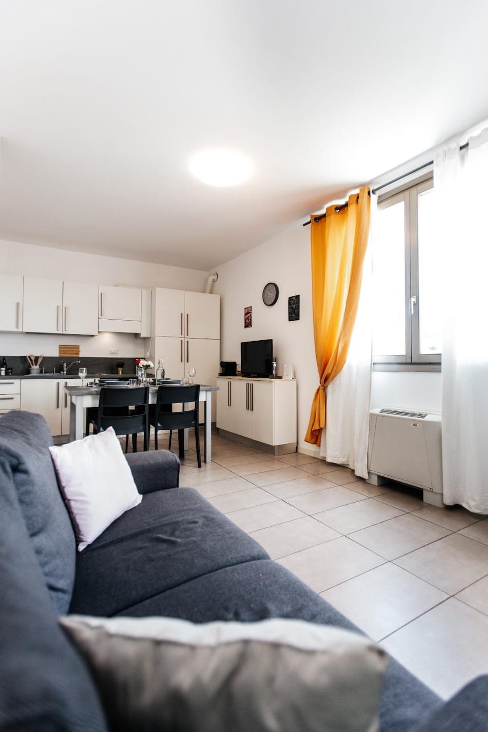 Kitchen or kitchenette, Living room, Seating area, Dining area, stove