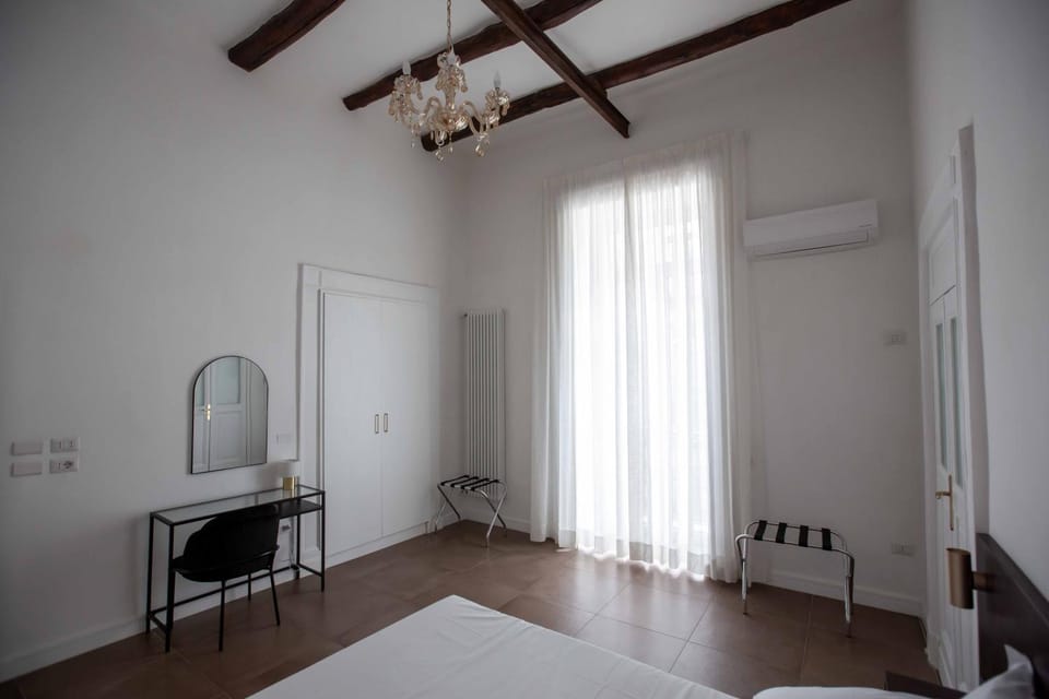 Bedroom, internet, air conditioner