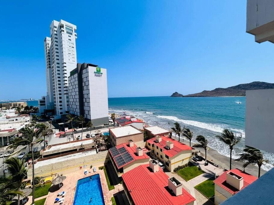 A pie de playa con hermosas vistas by G P S rentas Apartment in Mazatlan