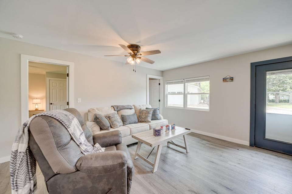 Waterfront Grove Retreat with Dock Cedar Ridge House in Ozark Mountains