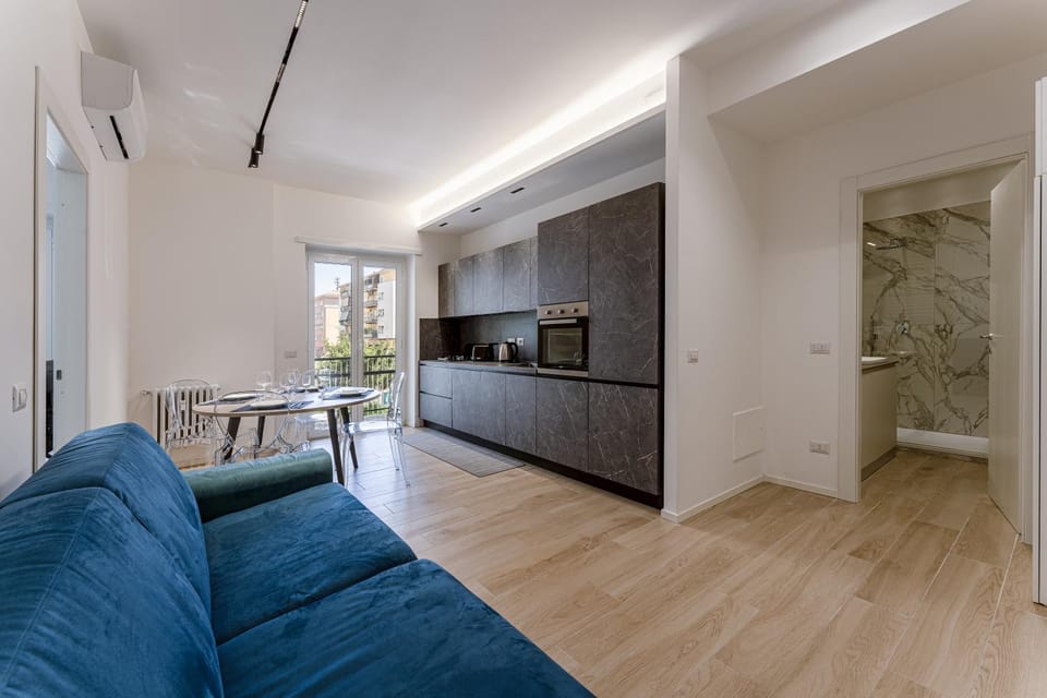 Kitchen or kitchenette, Living room, Seating area, Dining area