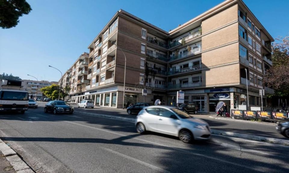 Property building, Day, Neighbourhood, Street view, Location