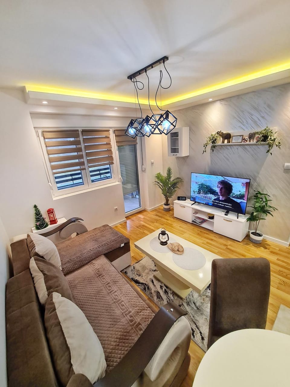 TV and multimedia, Living room, Photo of the whole room, Seating area, air conditioner