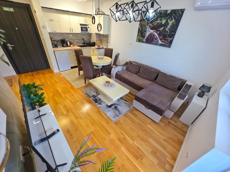 Kitchen or kitchenette, Living room, Seating area, Dining area, stove