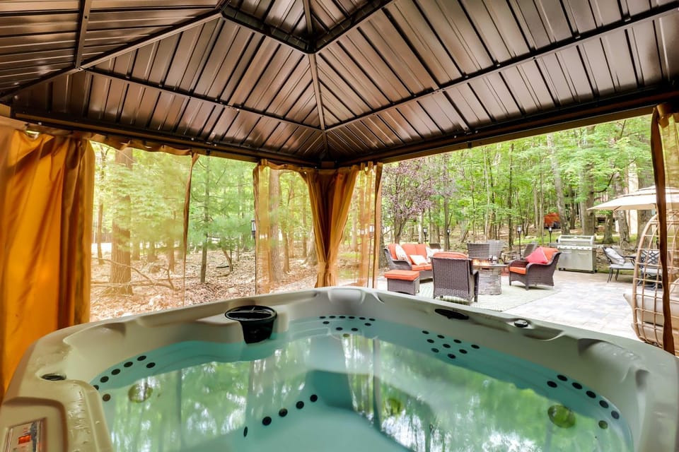 Pocono Mtn Retreat w/ Hot Tub & Fall Views! House in Stroud Township