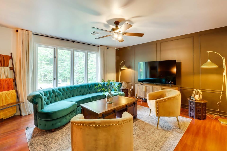 Pocono Mtn Retreat w/ Hot Tub & Fall Views! House in Stroud Township