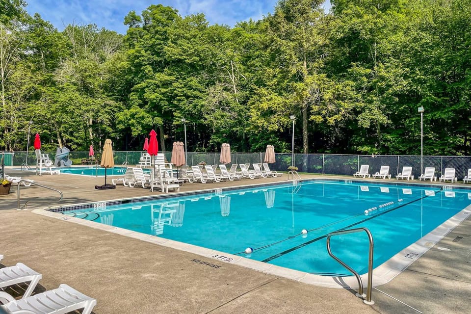 Pocono Mtn Retreat w/ Hot Tub & Fall Views! House in Stroud Township