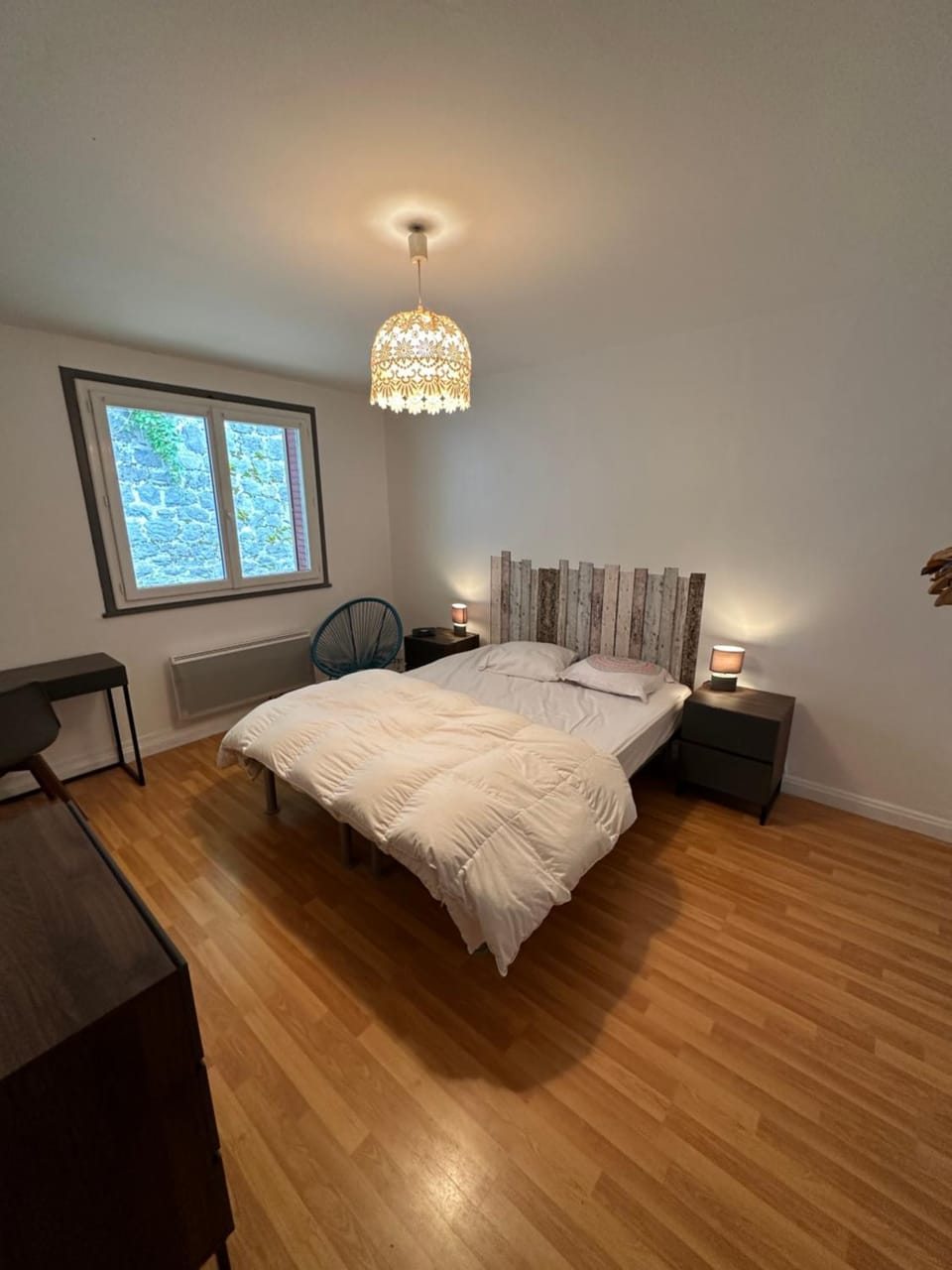 Bed, Photo of the whole room, Bedroom