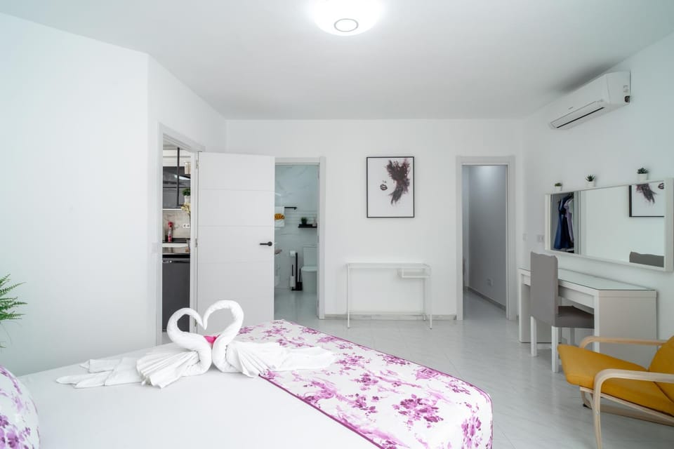 Bed, Photo of the whole room, Bedroom, towels, wardrobe, air conditioner