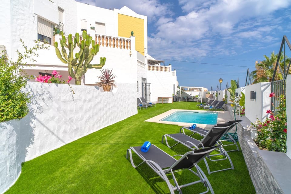 Garden, Balcony/Terrace, Garden view, Pool view, Swimming pool, sunbed