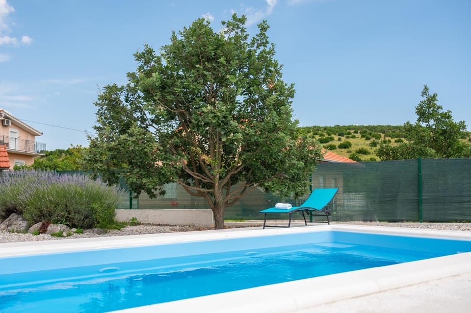 Garden view, Swimming pool, sunbed