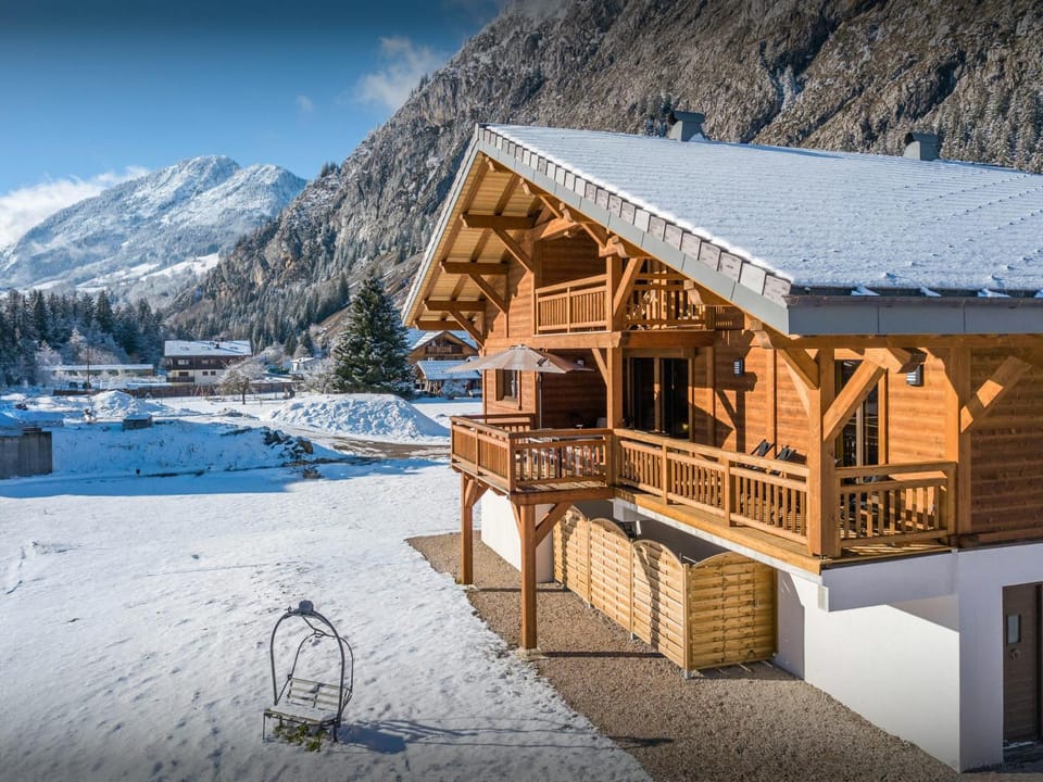 Property building, Day, Natural landscape, Winter, Mountain view