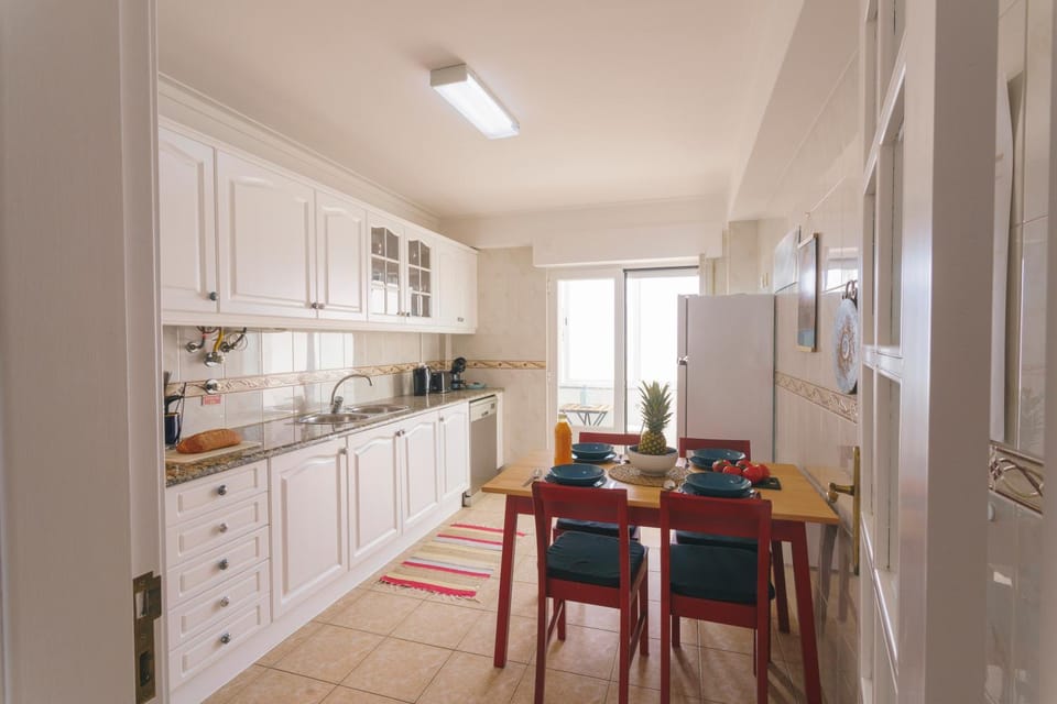 Kitchen or kitchenette, Dining area, dishwasher, stove