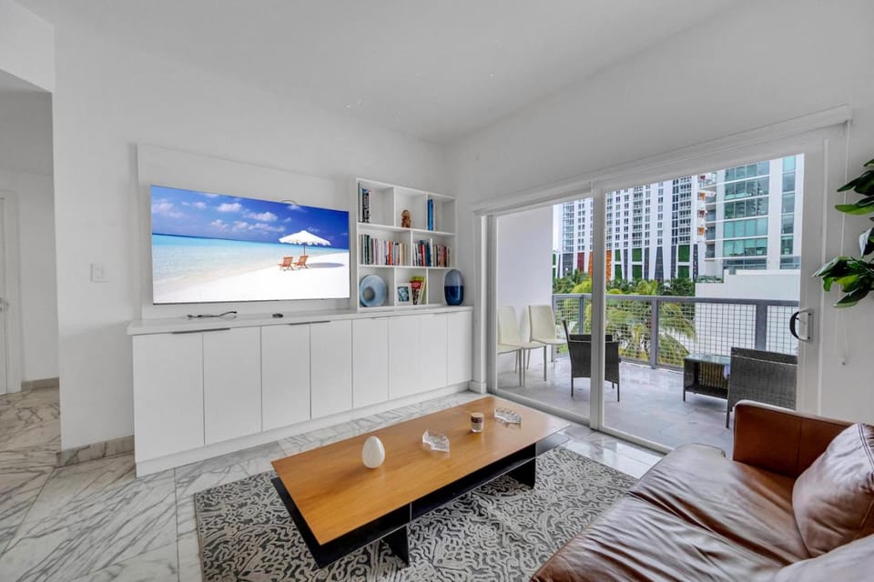 Subtle 2 Bed in Edgewater near Downtown With Free Parking Apartment in Miami