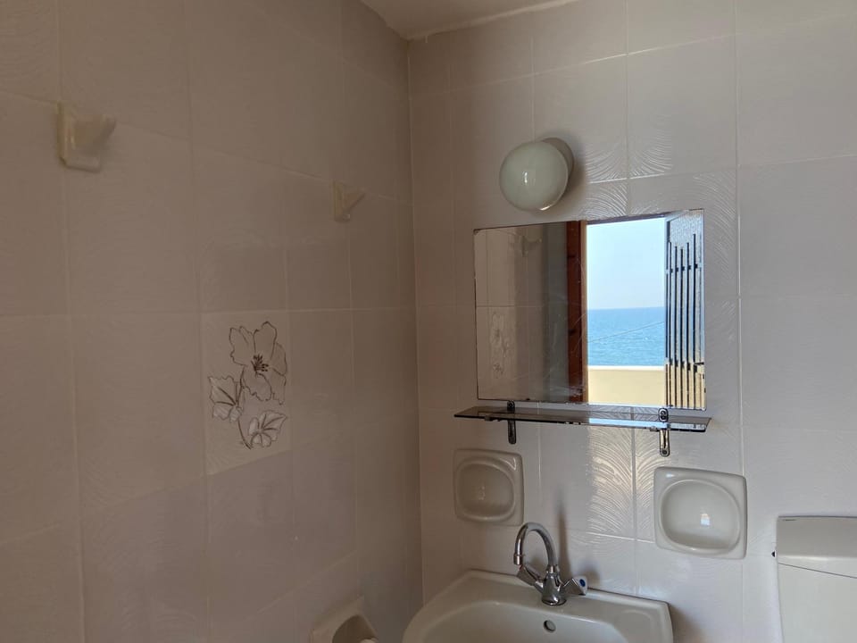Coastal Charm - Sea View Room Apartment in Islands