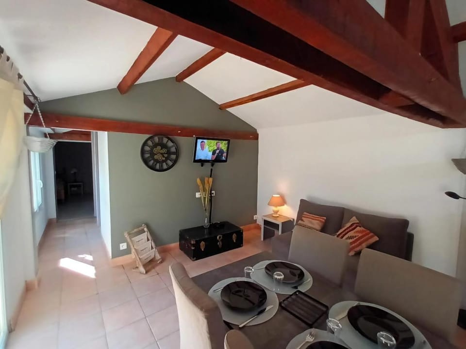 TV and multimedia, Living room, Dining area