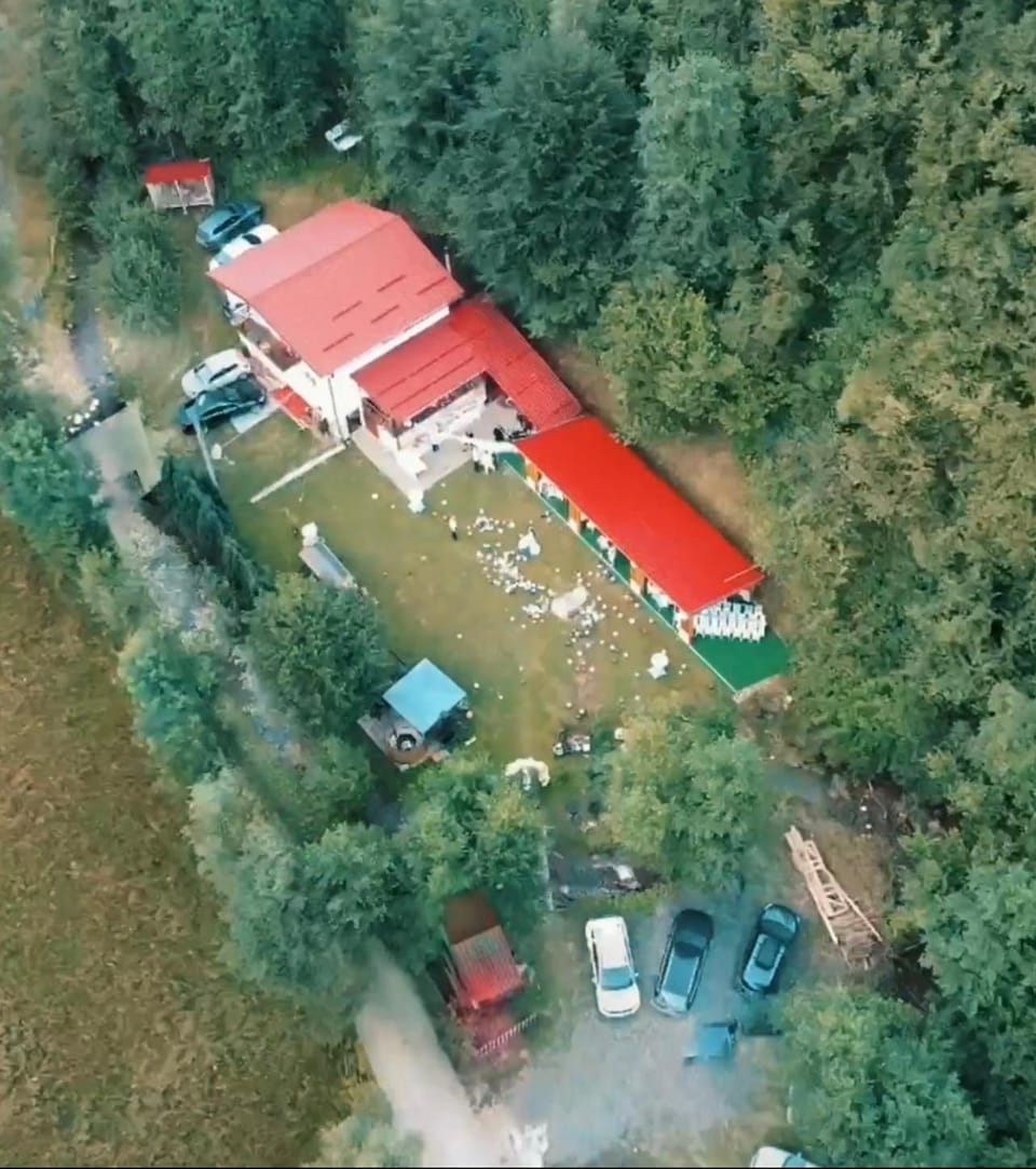 Di &D House Cheile Banitei Chalet in Romania