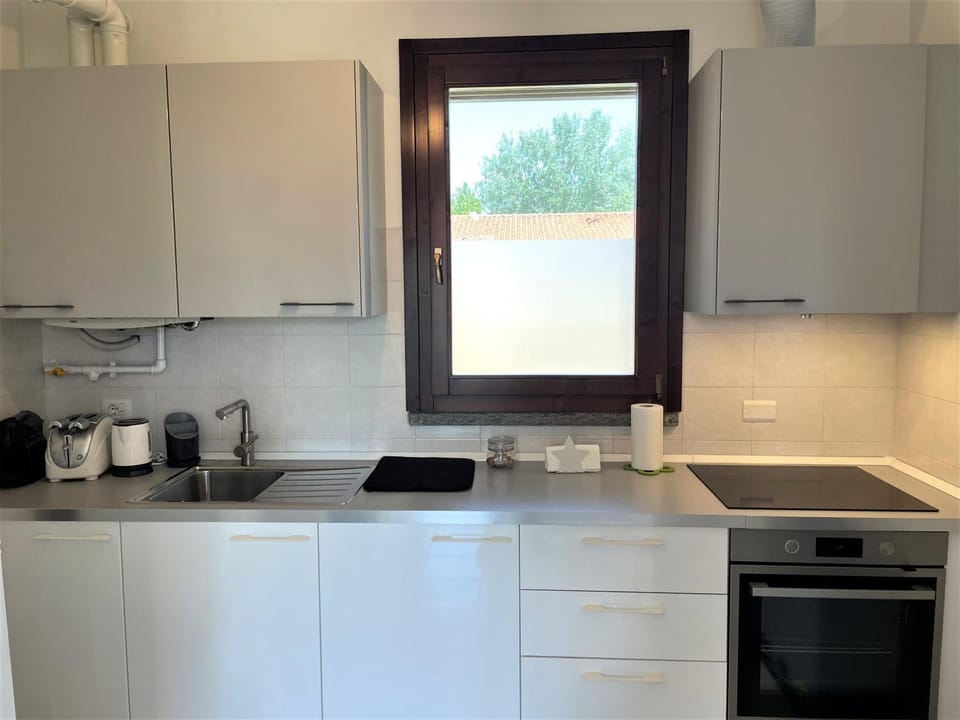 Kitchen or kitchenette, kitchen