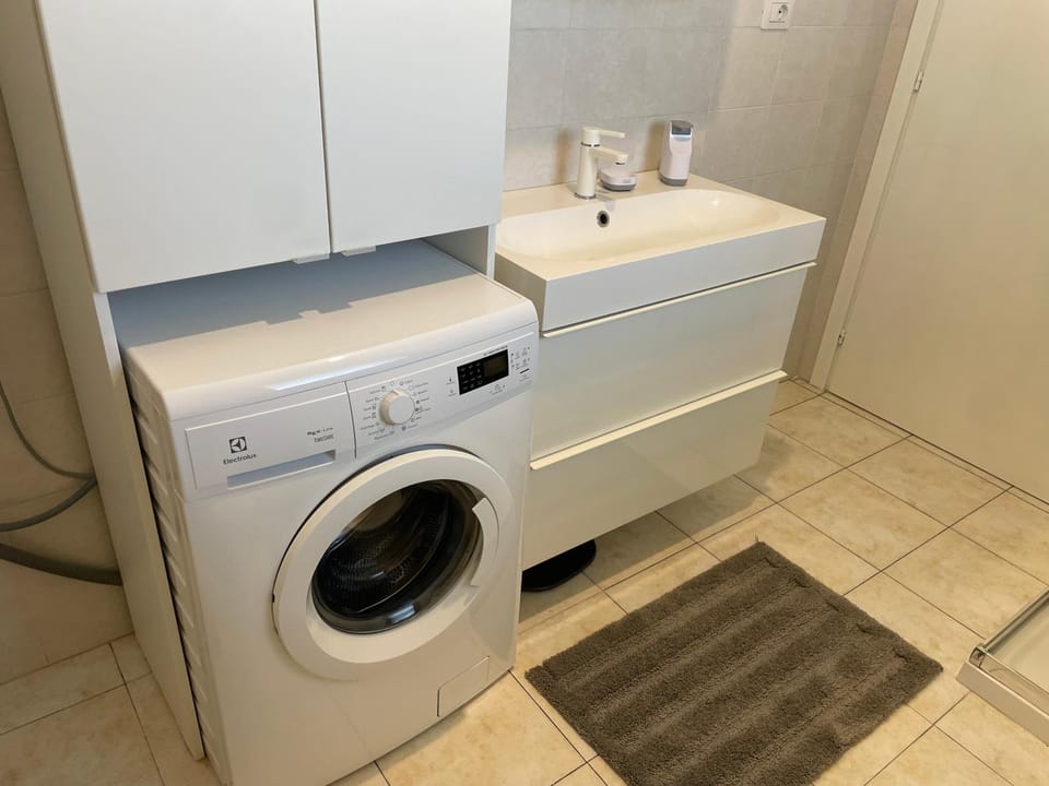 Bathroom, washing machine