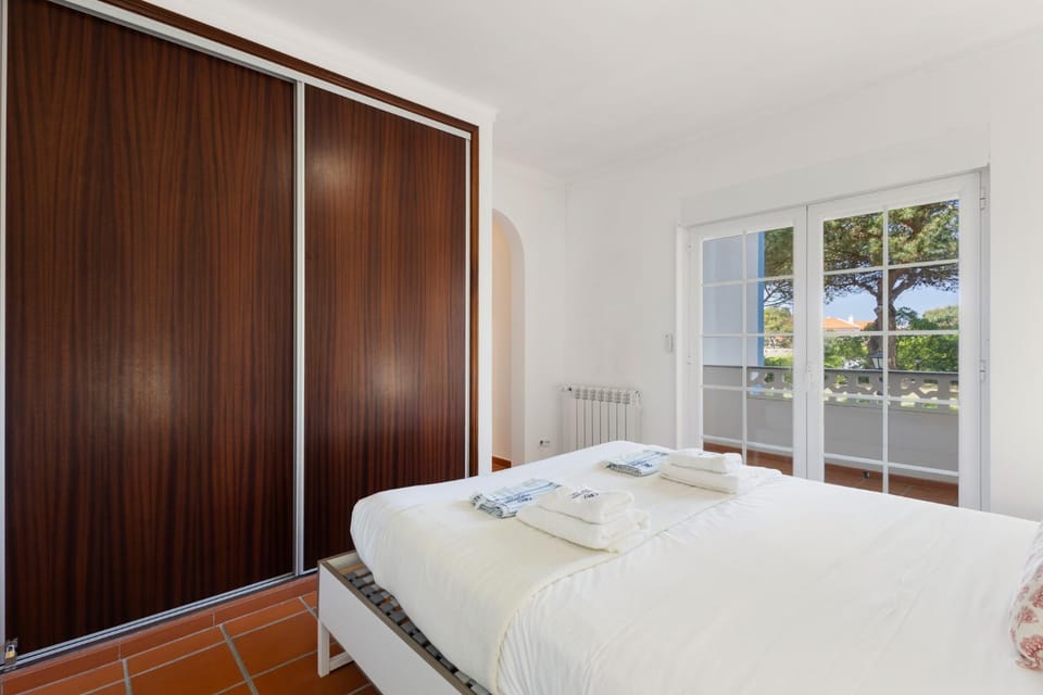 Bed, Photo of the whole room, Bedroom, towels, wardrobe