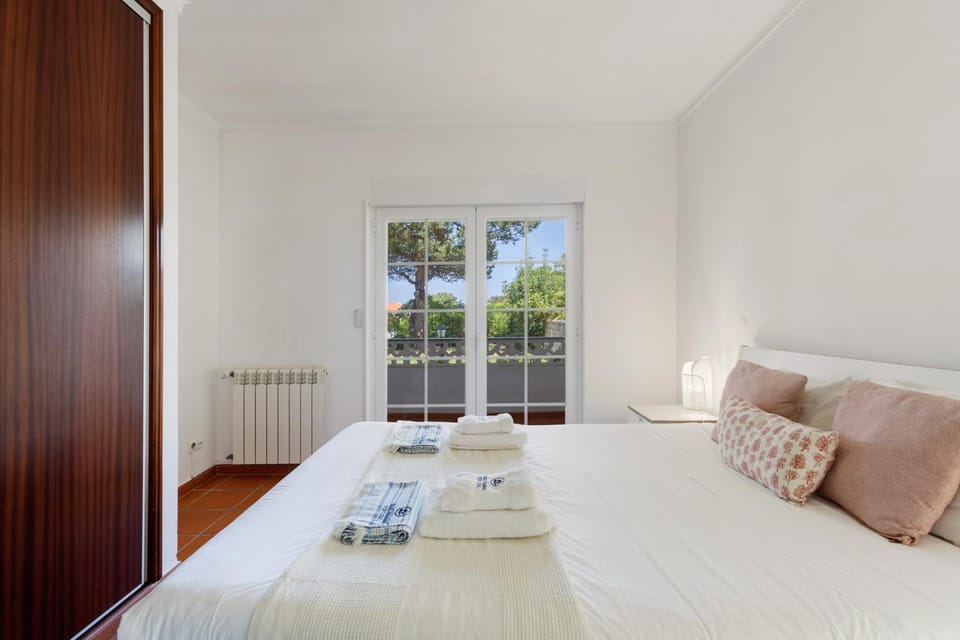 Bed, Photo of the whole room, Bedroom, towels, wardrobe