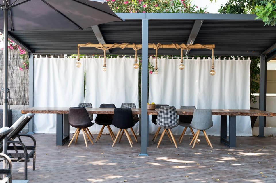 BBQ facilities, Dining area