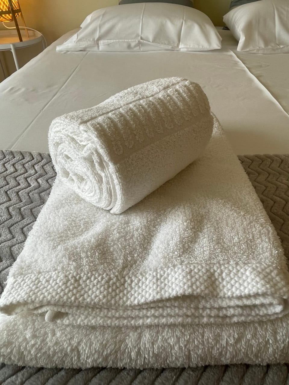 Bed, towels
