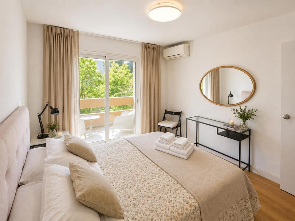 Bed, Bedroom, air conditioner