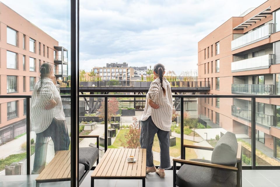 Property building, People, View (from property/room), Balcony/Terrace
