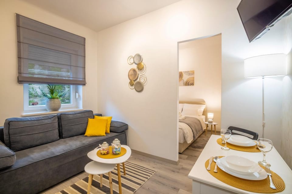 Living room, Photo of the whole room, Seating area, Dining area