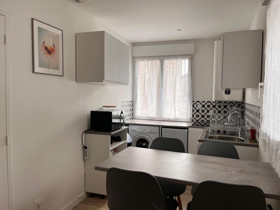 Studio récent, entièrement équipé, proche Chantiers et Airbus Apartment in Saint-Nazaire