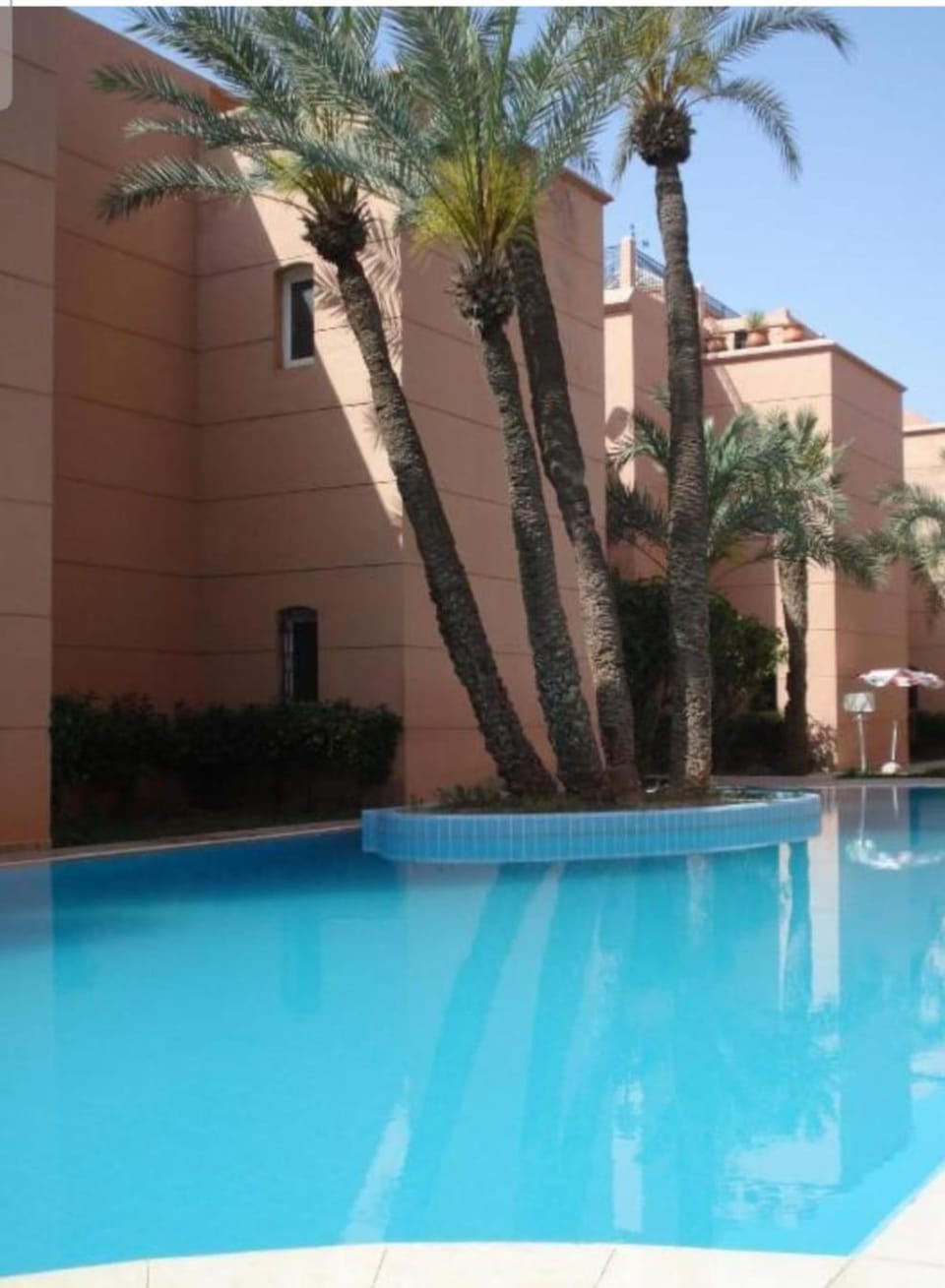 Day, Swimming pool