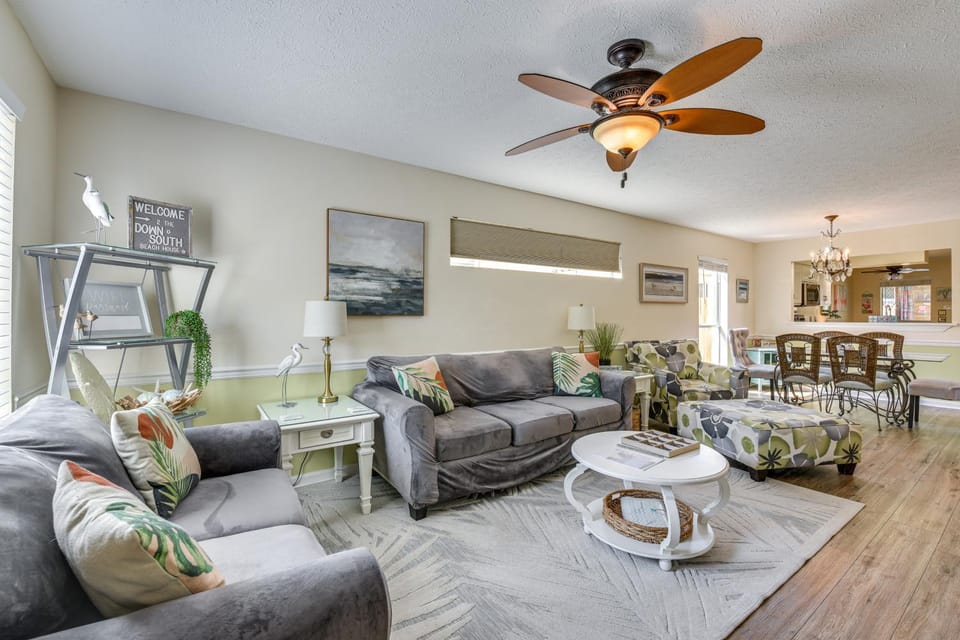 Breezy PCB Vacation Rental w/ Lanai, Walk to Ocean House in Panama City Beach