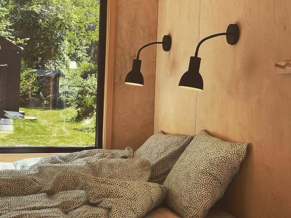 Bed, Seating area