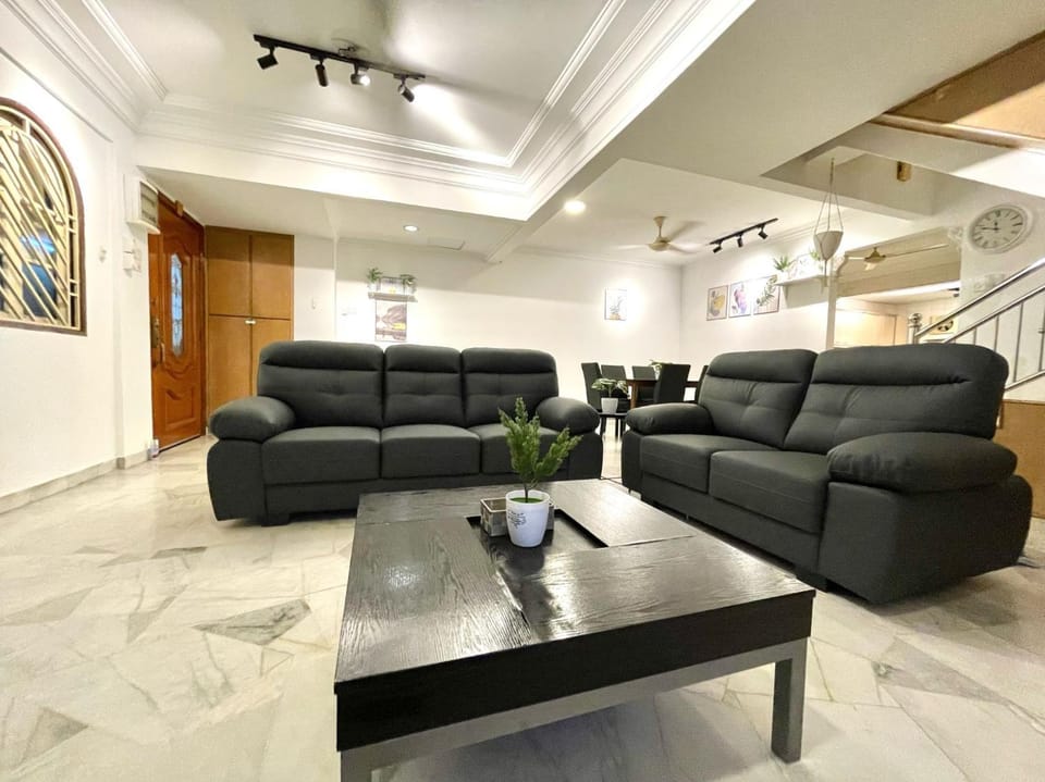 6-10 Pax @ The CoZySpacious House - Heart Of Sunway House in Subang Jaya