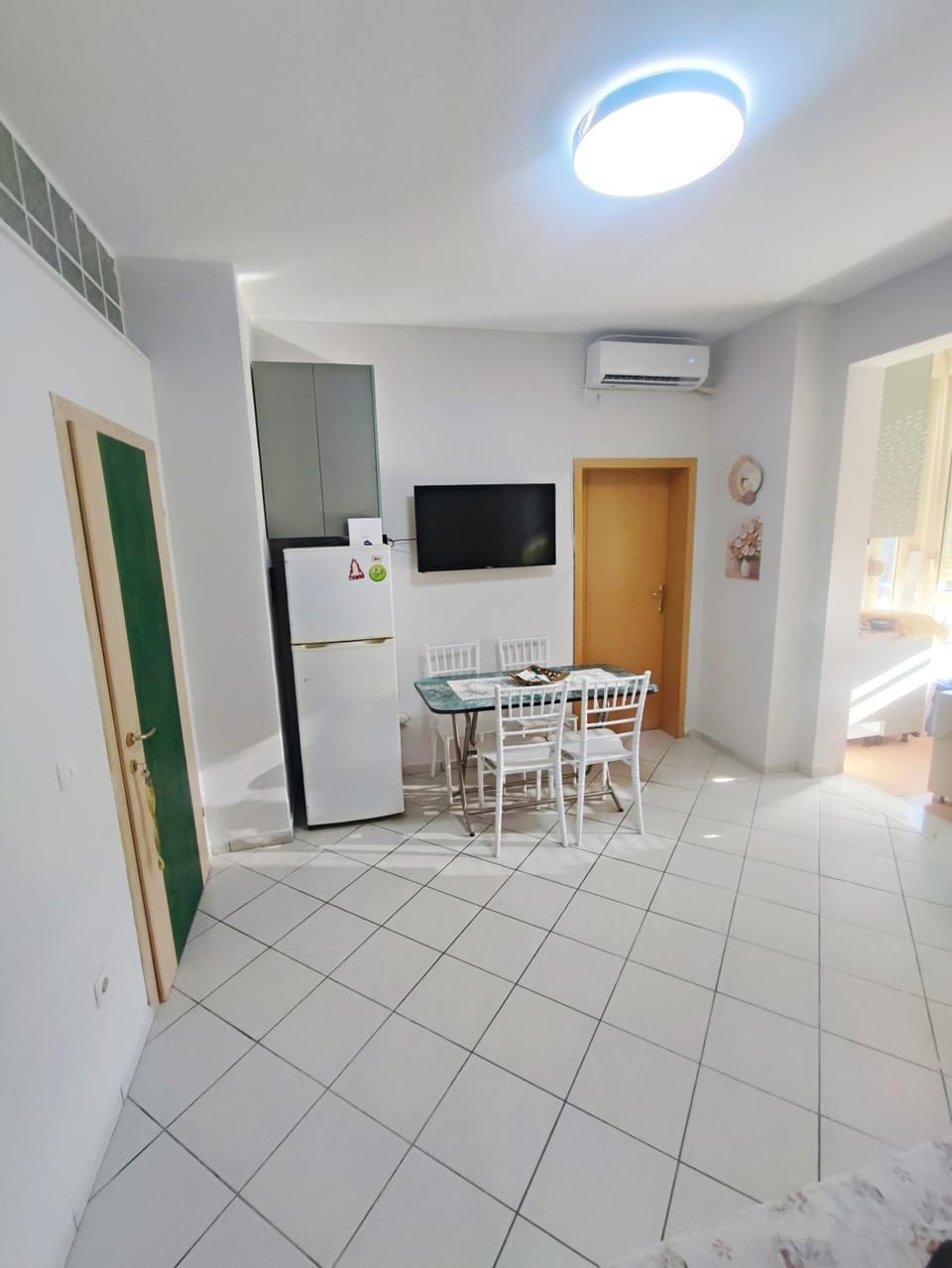 Living room, Photo of the whole room, Dining area