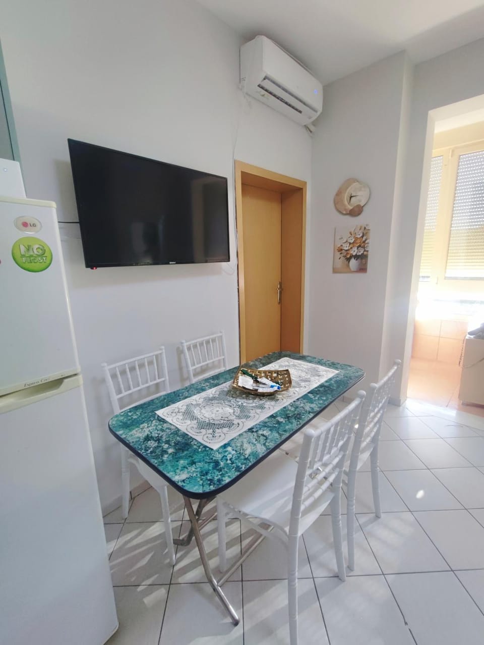 TV and multimedia, Dining area, air conditioner