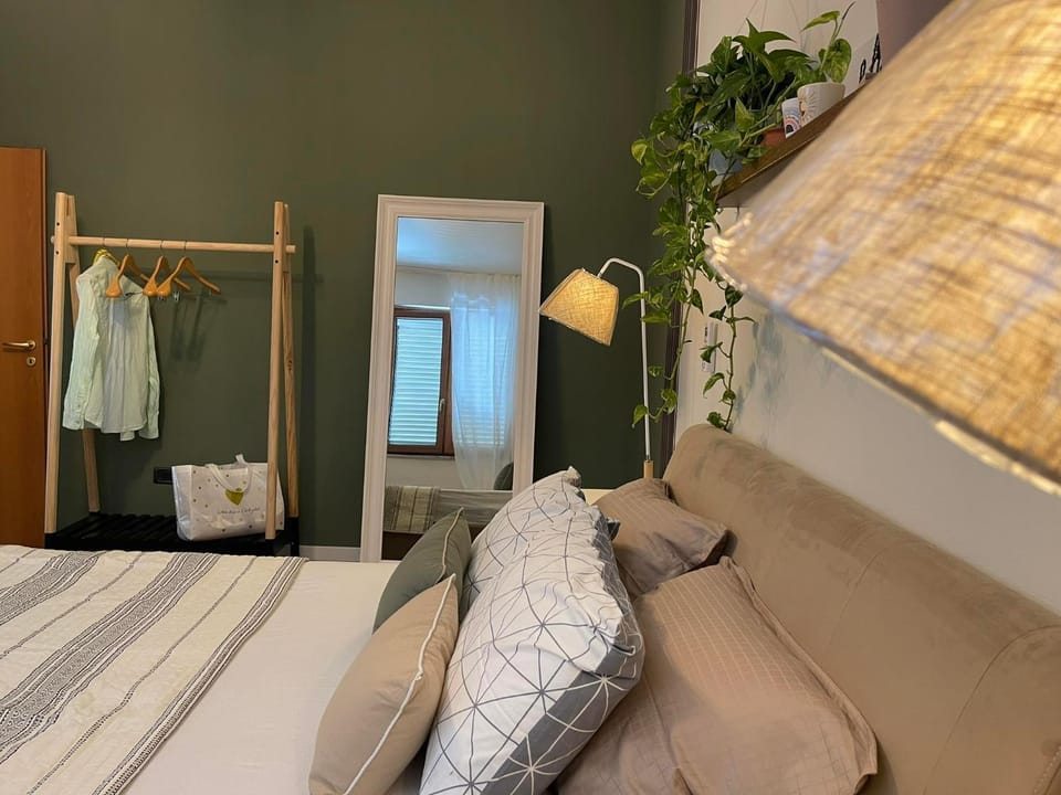 Bed, Photo of the whole room, towels, wardrobe