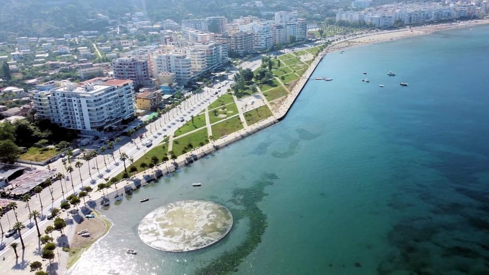 Restaurant/places to eat, Natural landscape, Beach, City view, Sea view