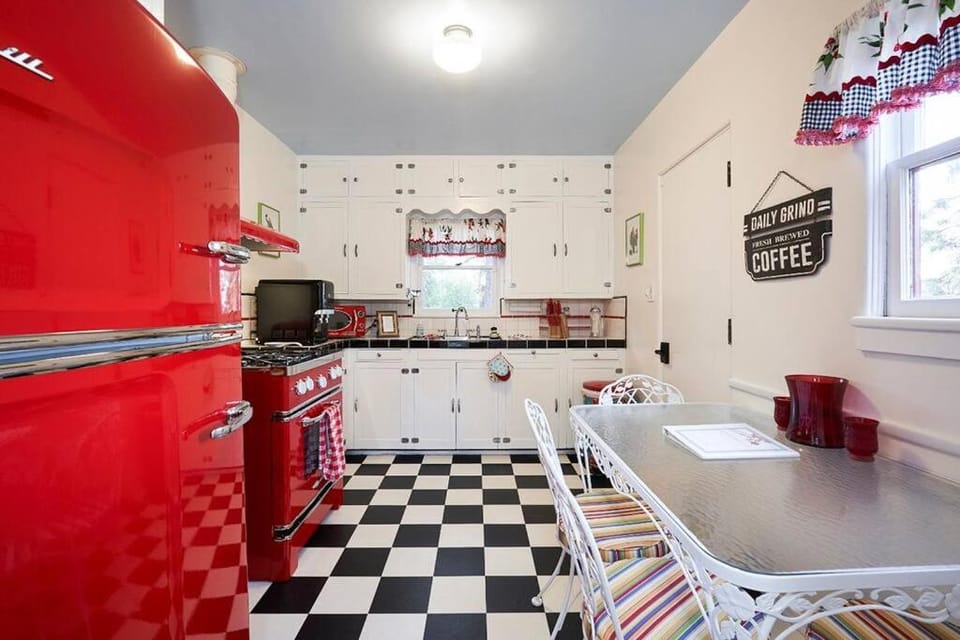Romantic Escape+Close Walk To Town+Hot Tub+Pets OK House in Prescott