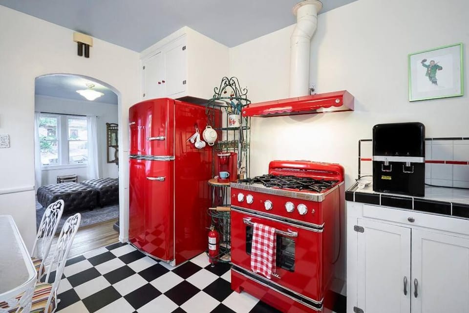 Romantic Escape+Close Walk To Town+Hot Tub+Pets OK House in Prescott