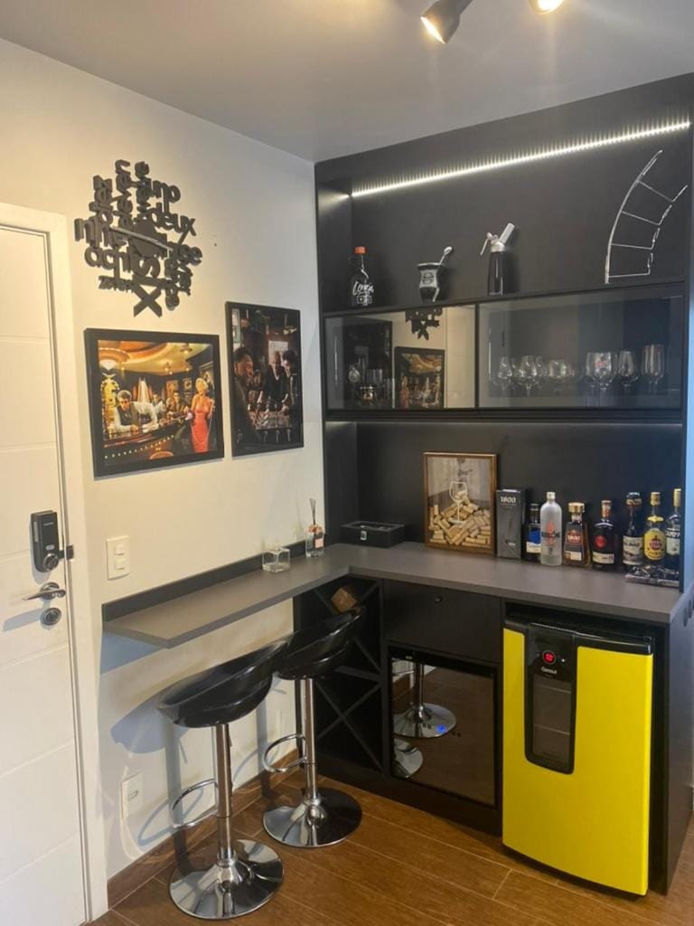 Lounge or bar, oven