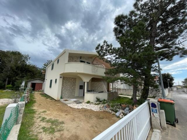Property building, Garden, Balcony/Terrace