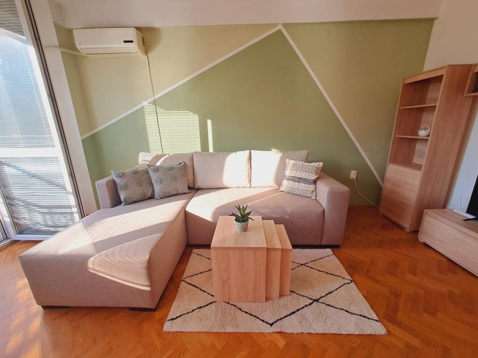 Bed, Living room, Seating area