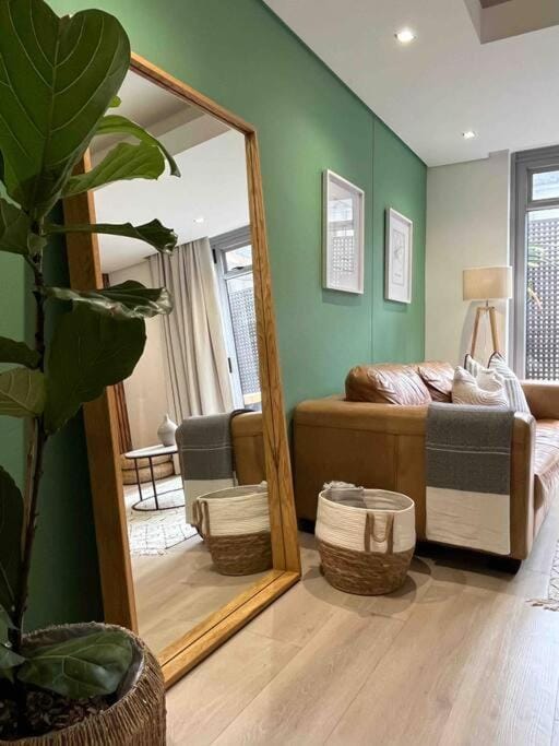 Stylish Bree Street Apartment - The Perfect Urban Getaway Apartment in Cape Town